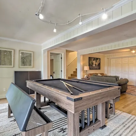 Hilltop Cottage with Hot Tub in Sky Valley, Ga