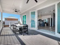 Island Memories - Beautiful gulf view with beach access across from driveway. - 4 stjerner