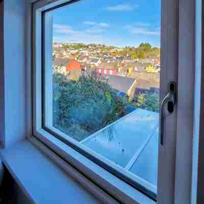 The Kinsale 4 Center Others