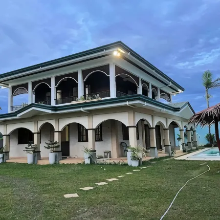 House with private pool and extensive garden