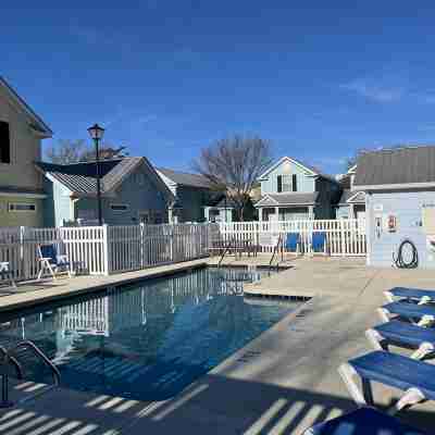 MRV13S, 2-bedroom cottage, 2 Blocks to the Beach! Free WIFI, Free Parking Fitness & Recreational Facilities
