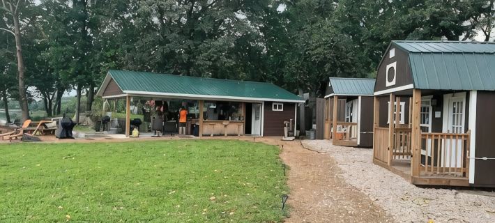 “Harold” one of the 5 Tiny Cabins on the Osage River Hotels in Miller County