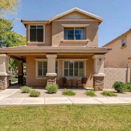 Gorgeous Gilbert Getaway / 3 Bedroom 2+ Bath Home / 2 car garage / Sleeps 10