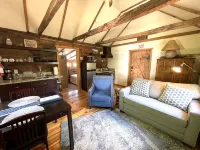 Historic Southern Utah Cottage- 20 miles to Zion National Park - 4-Star