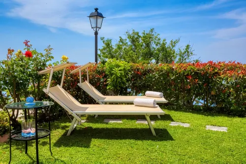 The Rose Garden: Your Piece of Amalfi - Just 5 Steps in!