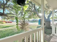 Coastal Cottage 233 - Walk to Beach, King Bed - บังกะโล