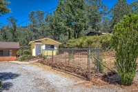 Peaceful Cottage Retreat - 1 mile from Lake Shasta - 4-Star