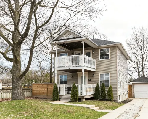 4 BR Beach Cottage: Hot Tub- Firepit-Table tennis Hotels in Wasaga Beach