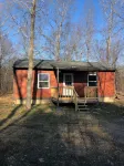 Secluded 2 bedroom cabin near Lake Jackson.