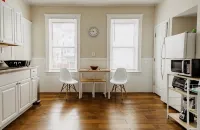 Large 3BR APT w/ enclosed front porch Close to Polar Park, palladium, WPI, DCU