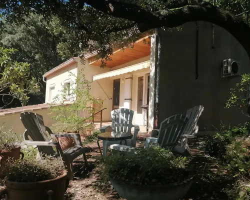 Cosy house, nestled in nature, 5 minutes from the center Hotéis em Nyons