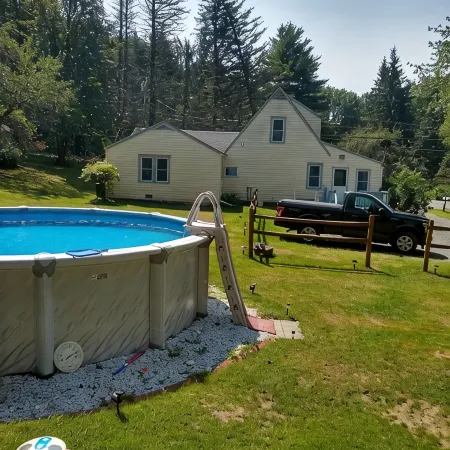 5 minutes from original Woodstock site.
