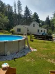 5 minutes from original Woodstock site.