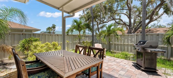Beautiful Nokomis Beach Cottage. Walk to Beach w/Tranquil & Private Patio Hotels in Nokomis