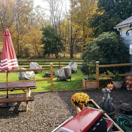 1st Floor Farmhouse Apartment at Osborne Creek!