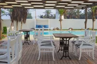 Dolphin Beach Resort - Dolphines, Kitesurfing & Wildlife - Kolam Renang