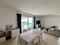 Modern villa with pool near beach and freeway - Wifi