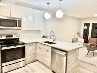 Luxury 2 Bedroom Apartment in Heart of Quincy - 3-Star