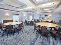 Holiday Inn Express & Suites MILWAUKEE NW – PARK PLACE by IHG