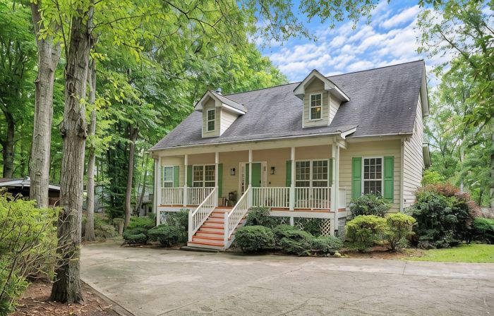 Beautiful Updated Lake House w/ private deep water dock