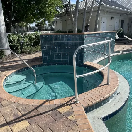 Villa 5 Mins Walk to Img Academy. Sleeps 6. PoolGated and 2 Free Parking Spots