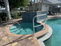 Villa 5 Mins Walk to Img Academy. Sleeps 6. PoolGated and 2 Free Parking Spots - ヴィラ