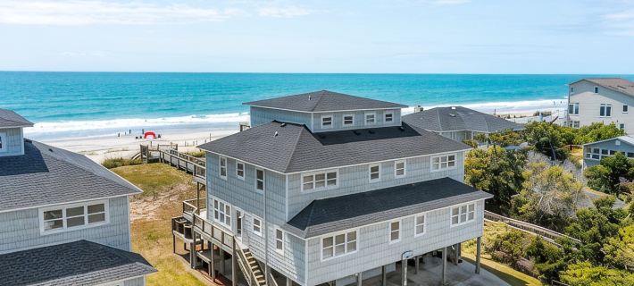 “Shore Thing” at our spacious Beachfront Oasis - EAST Hotels in Emerald Isle