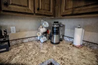 Relax fish/play: Pvt 25-acre clear Blue Lake w/ home that sleeps 10 comfortably. - Wifi