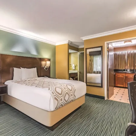 La Quinta Inn & Suites by Wyndham San Francisco Airport West Отели в г. Милбро