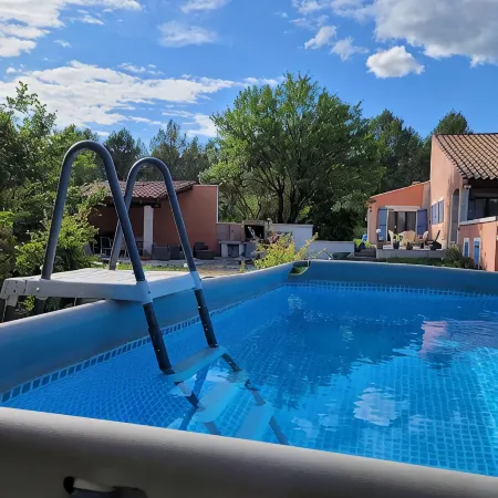 Country house at the foot of the Luberon