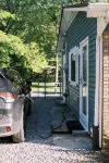 Walkable Downtown Black Mtn Cutie w hot tub + SAUNA -15min to Asheville