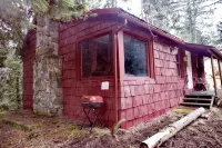 Historic Family Cabin Near Nisqually Entrance, Sleeps 3