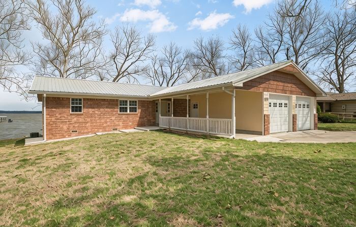Grand Lake Waterfront home 5 minutes to the boat launch!
