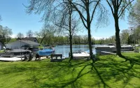 2-bedroom house on Strawberry Lake in Pinckney, MI with hot tub, WiFi. - Homestays