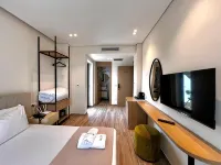Avenue Hotel - balcony