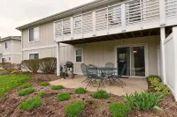 Condo with Pool! 2 Bedroom- 2 Bath - Sleeps 6