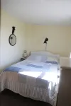 Second Floor Apartment Across from the Beach with Private  Access to Beach!!! - 2つ星
