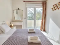 Bungalow White Apartments Hotels in Polykhrono
