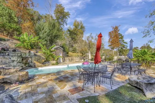 Guntersville  Lakefront Home. Pool & Boathouse. Pontoon boat & jet skis rentals - balcony