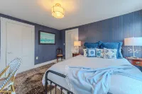Classic Mystic Retreat Walking Distance to Downtown - 3-Star