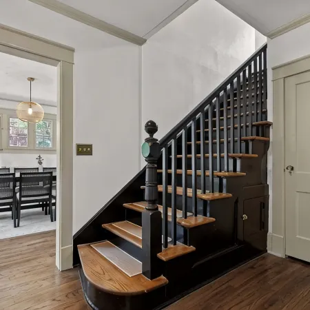 Charming, Cozy Home Close to Everything Downtown! Perfect for Large Groups!