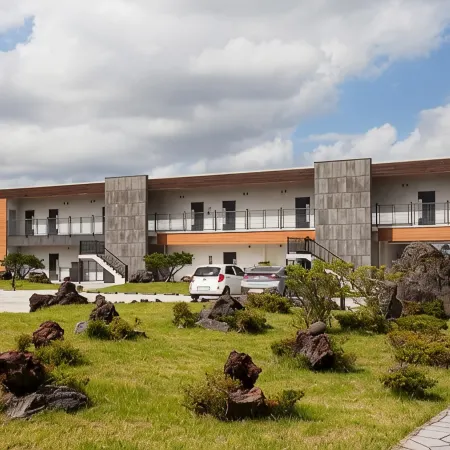 Jeju Go Park Pension Отели рядом с достопримечательностью «Парк аттракционов «Эколенд»»