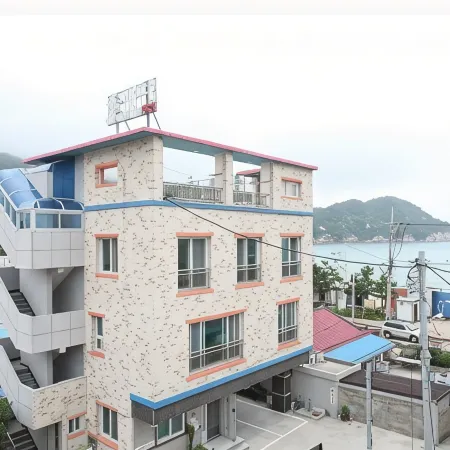 Samcheok Solbada Pension (Right in Front of Yonghwa Beach)