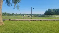 Quiet country feeling in the city. 3 bed 2 bath. - Bungalows