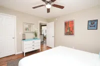 5 Bedroom Three Private Living Spaces on Main Street Cottonwood Walk to Old Town -  Habitaciones en casas particulares