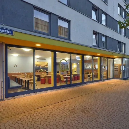 B&B HOTEL Saarbrücken-Hbf Отели в г. Саарбрюккен