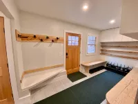 Lakefront cabin with dock, hot tub, fire pit!! - بوتيك