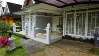 Diyar Villas Puncak M3/8 - parking