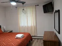 Charming 2-bedroom condo in McHenry Close To Lake Activities and Ski Resort マクヘンリーのホテル