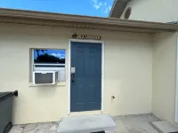 Amazing Private Suite Large Bathroom 3.3mi to Beach Close 2 Everything Updated - Apartments
